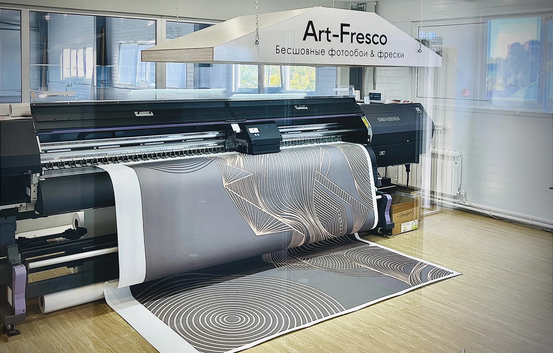 Печать бесшовного полотна на производстве ArtFresco